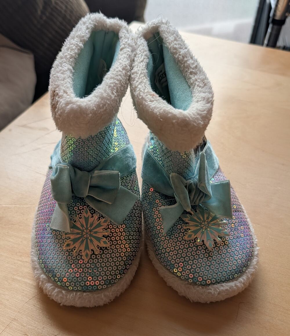 🧨Girls 11-12 Frozen Slippers